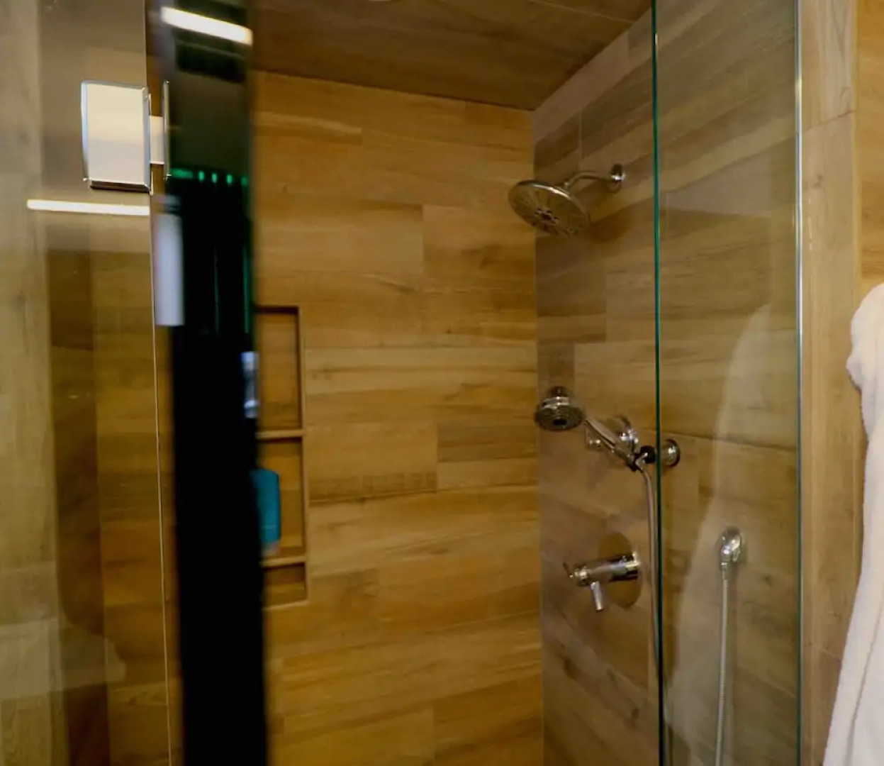 Crested Mountain North by CB Lodging