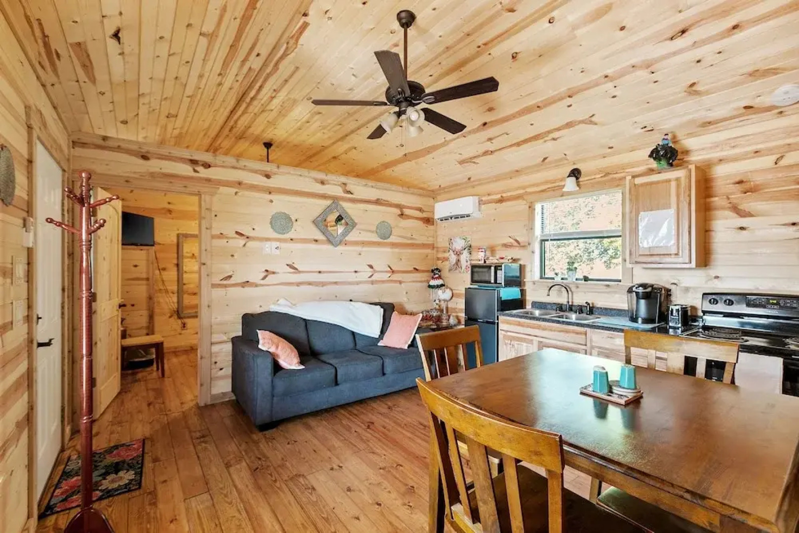 Hr 5 - The Indian 1 Bedroom Cabin by RedAwning