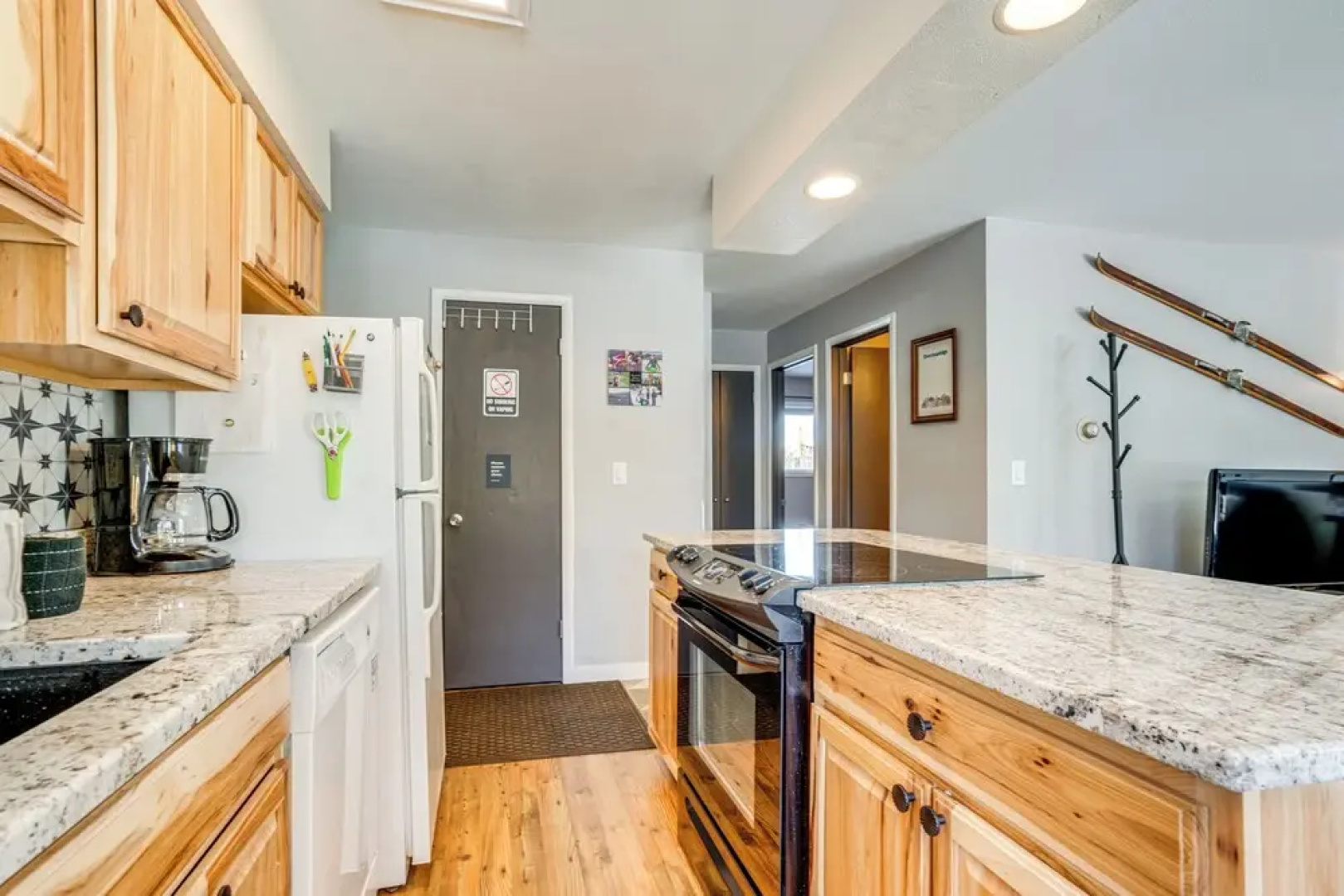 7 Mi to Ski Resort: Dillon Condo w/ Mtn Views