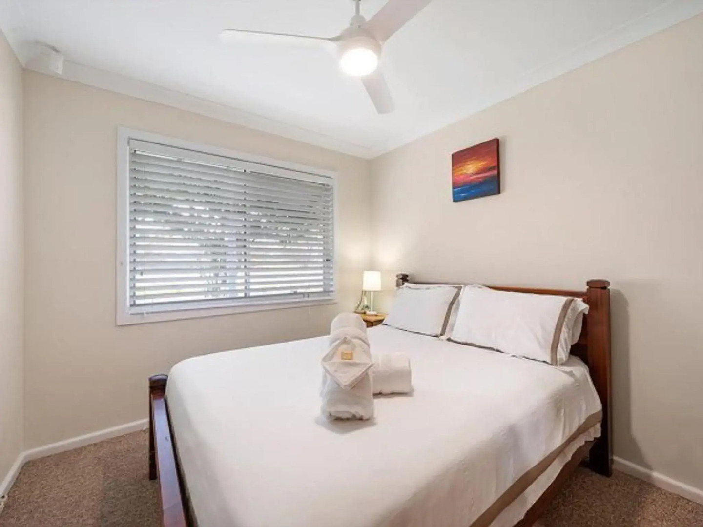 Walk to Everything In Huskisson Central Location and Sleeps 10