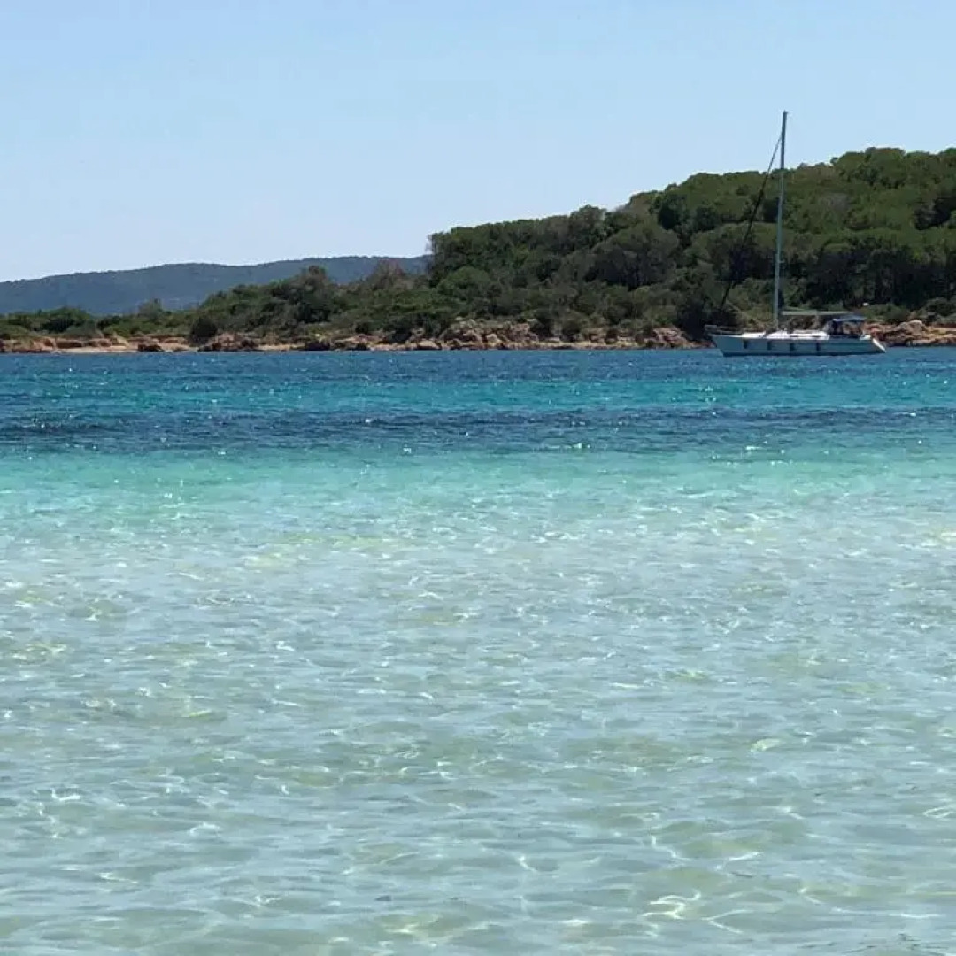 Casa Souad, a cheerful and charming beach view 2 bedroom house and free parking