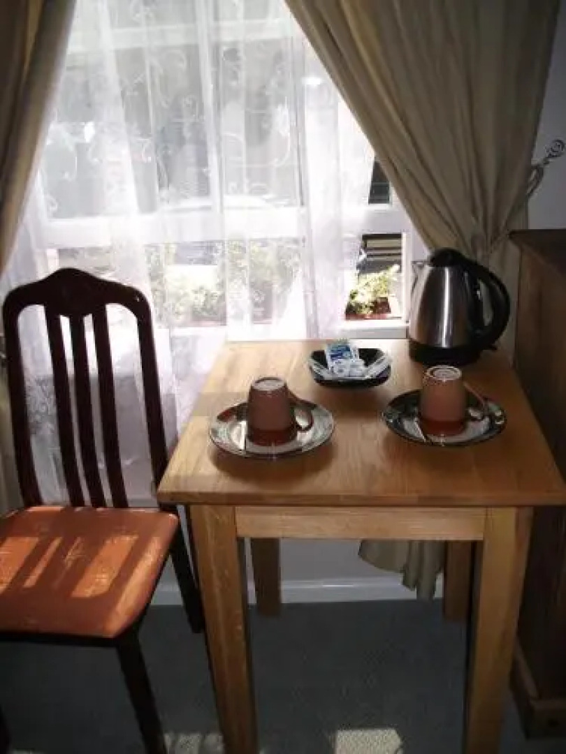 Trowel and Hammer Inn