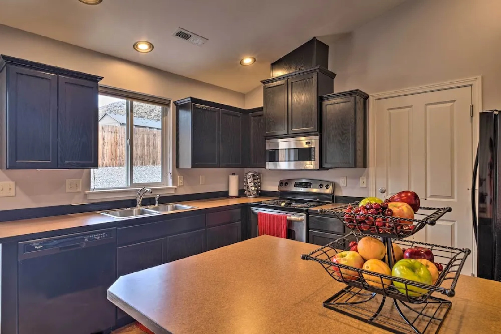 Saddle Rock East: Wenatchee Home < 3 Miles to Town