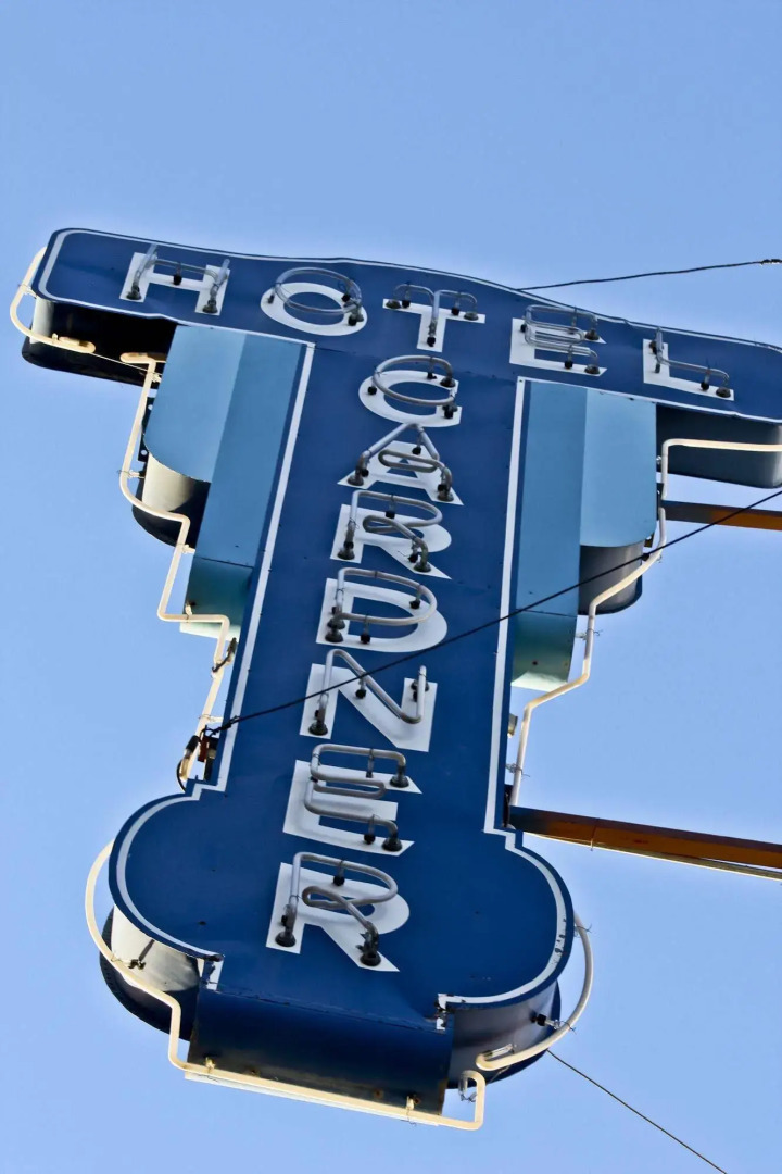 Gardner Hotel & Hostel