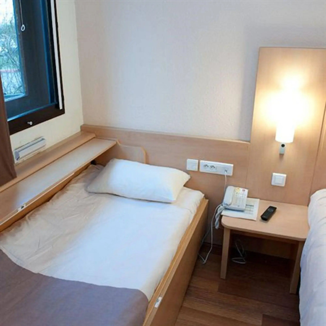 Egg Hotel Paris Gonesse