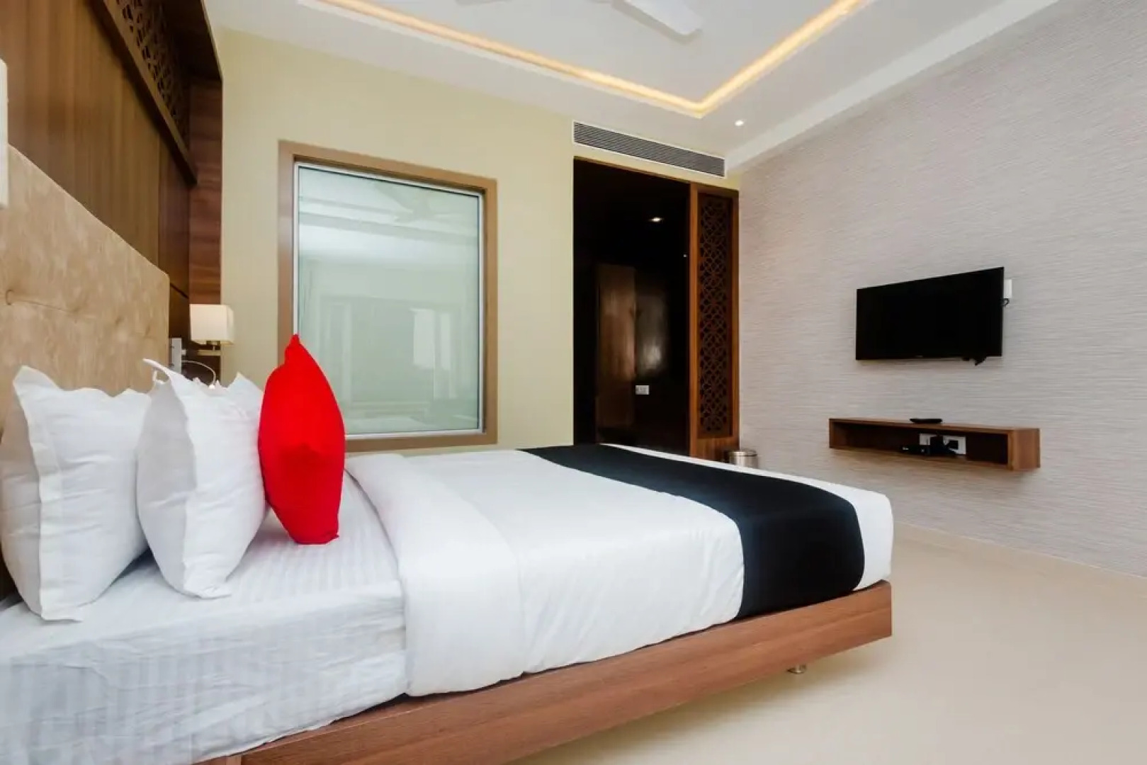 Capital O 28004 Hotel Mathoshree