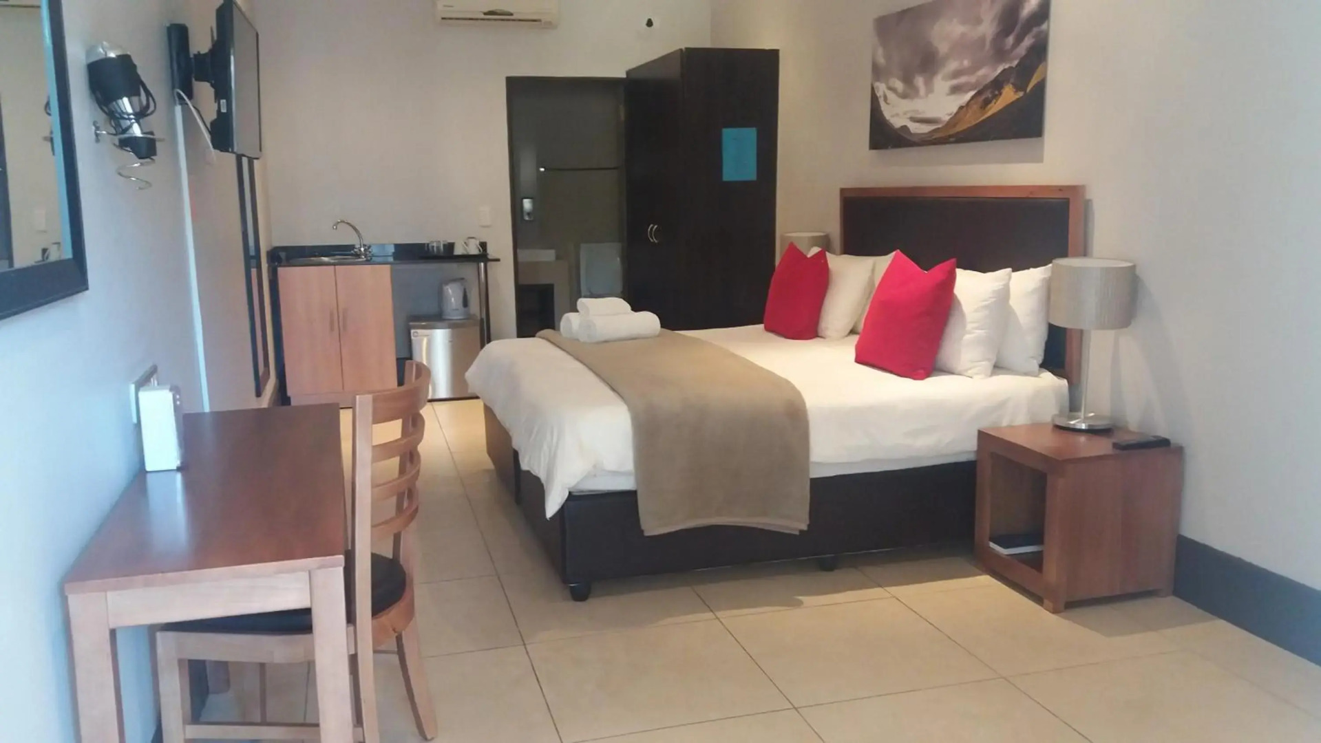 Clanwilliam Hotel by Country Hotels