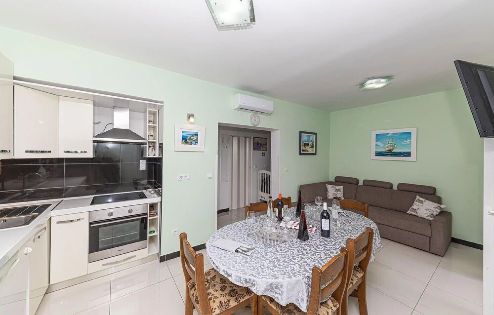 Stunning Home in Poljica With Wifi and 4 Bedrooms