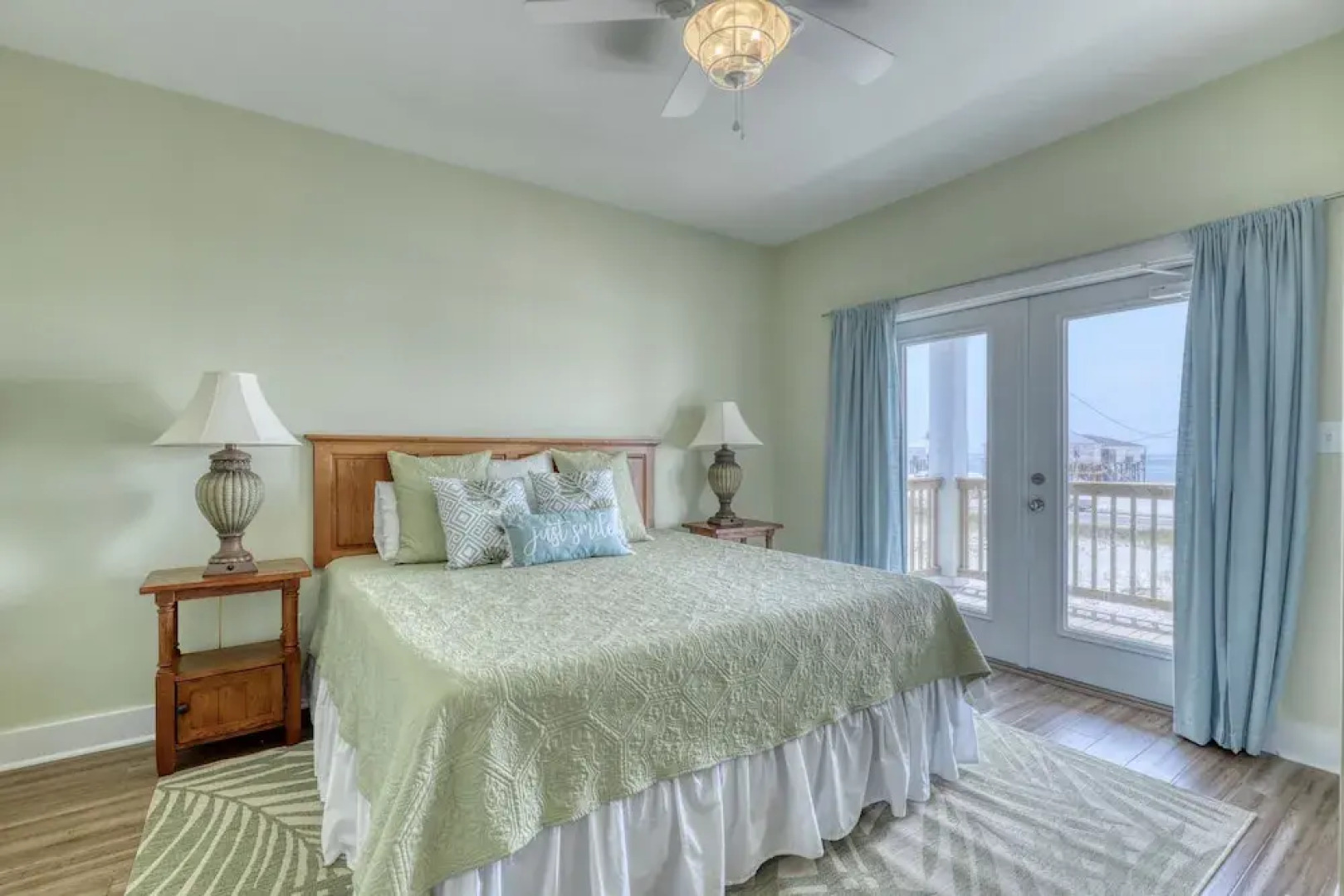 Salty Seahorse - Waterfront! Pet Friendly! Game Room, Pool Table, Beautiful Views - Room For The Whole Family 4 Bedroom Home by RedAwning