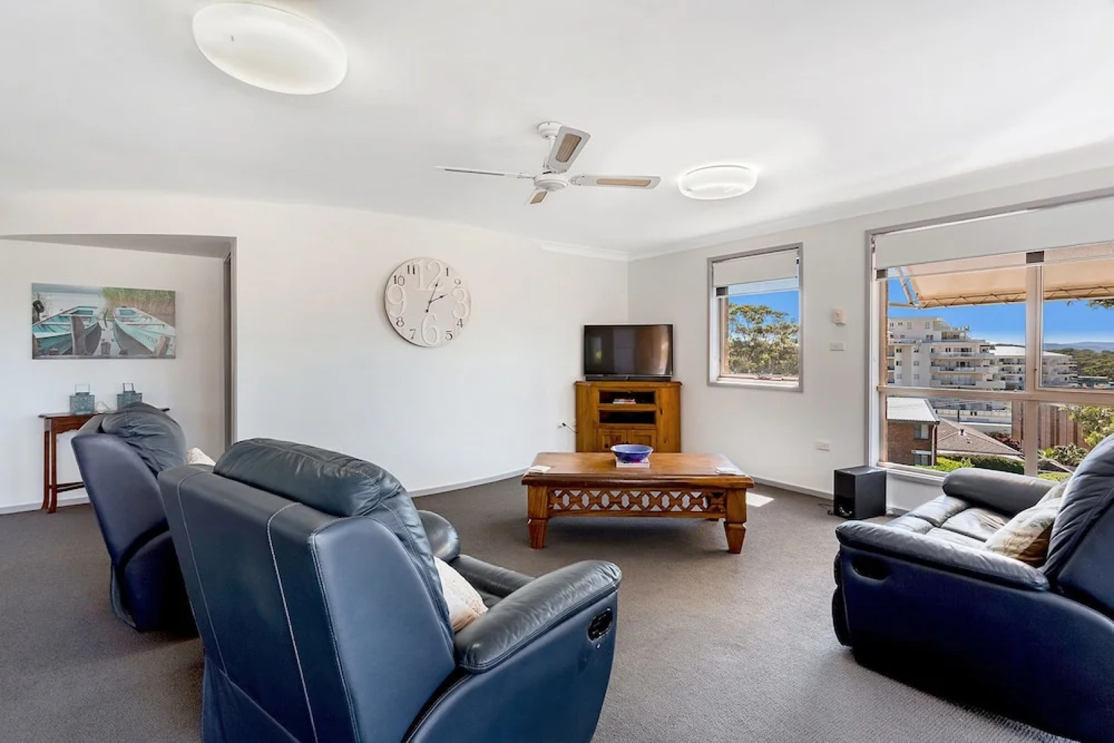 Ronald Avenue, Unit 2/36