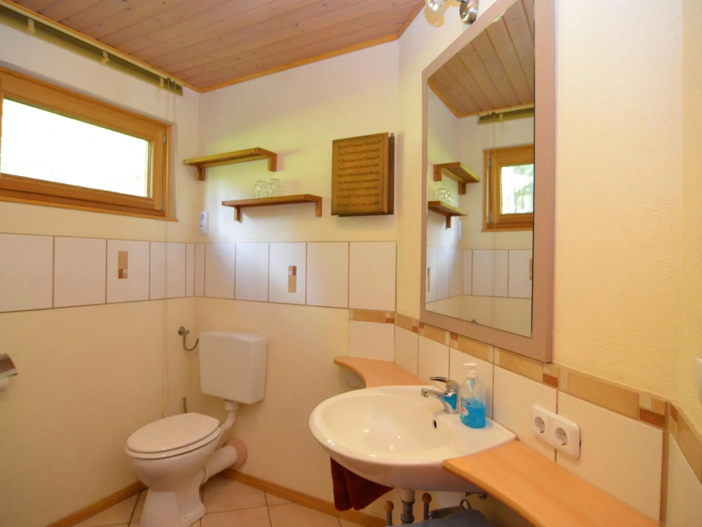 Cosy Apartment With Covered Porch