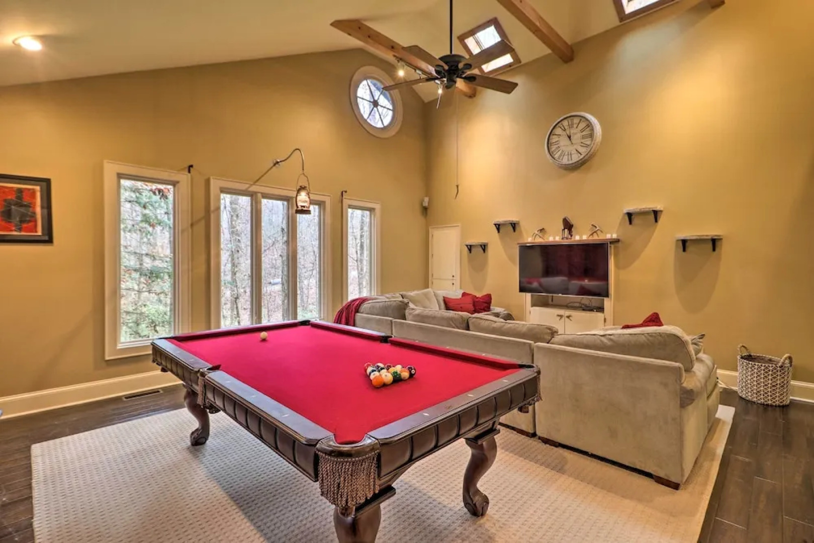 Cozy Conyers Cabin w/ Fireplace & Pool Table!