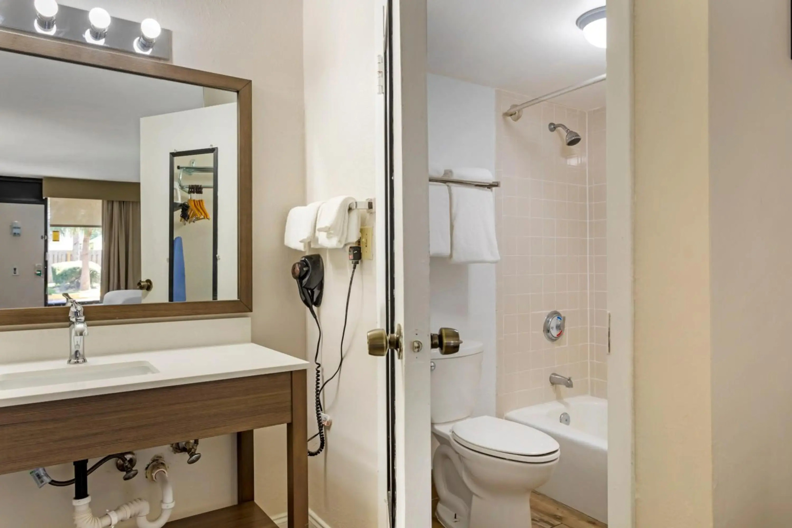 Quality Inn & Suites St Augustine Beach Area