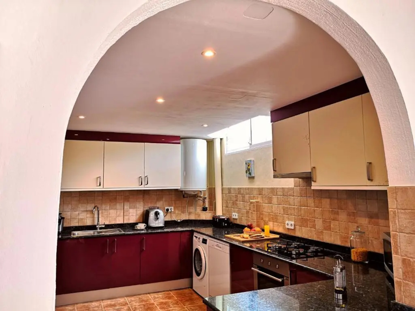 Villa with serene mountain views. Spacious garden with 10x5m pool.