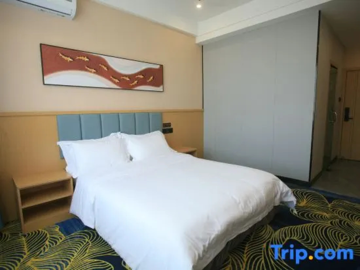 Khorgos Yijiang Hotel