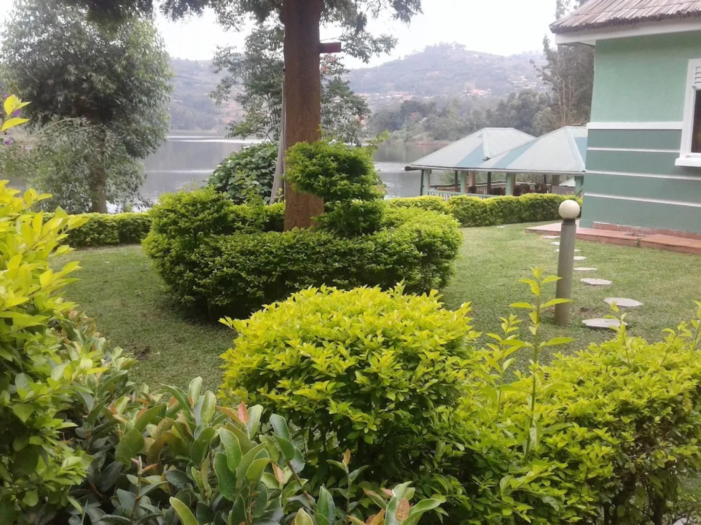 Bunyonyi Safaris Resort