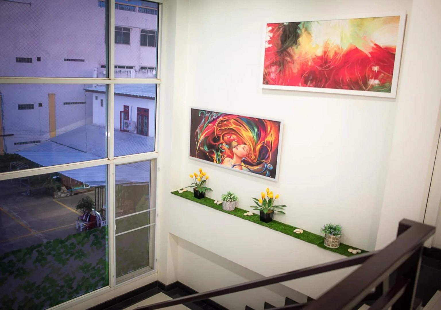 Modern Inn by Saifon