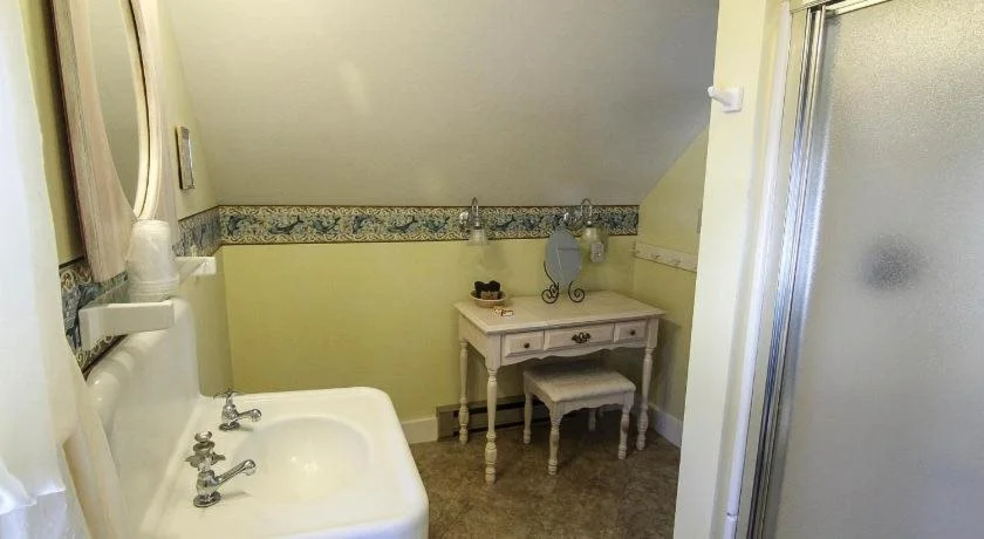 Admiral Peary Inn Bed & Breakfast