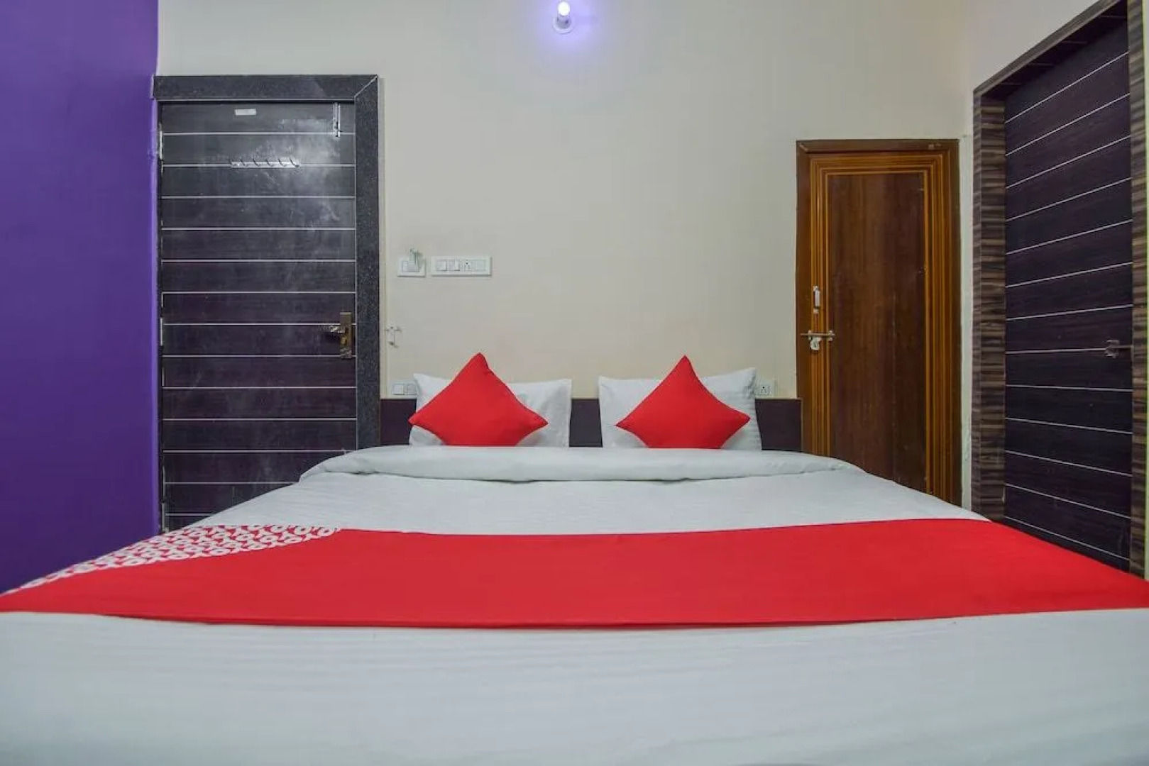 Oyo 29879 Hotel Midtown