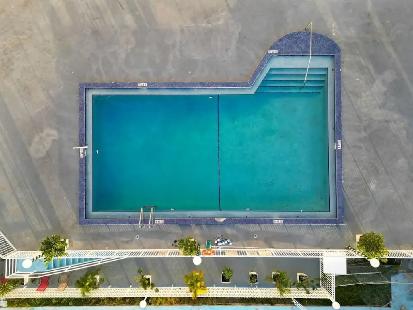 Bayshore Bliss- Cozy Space Pool Views