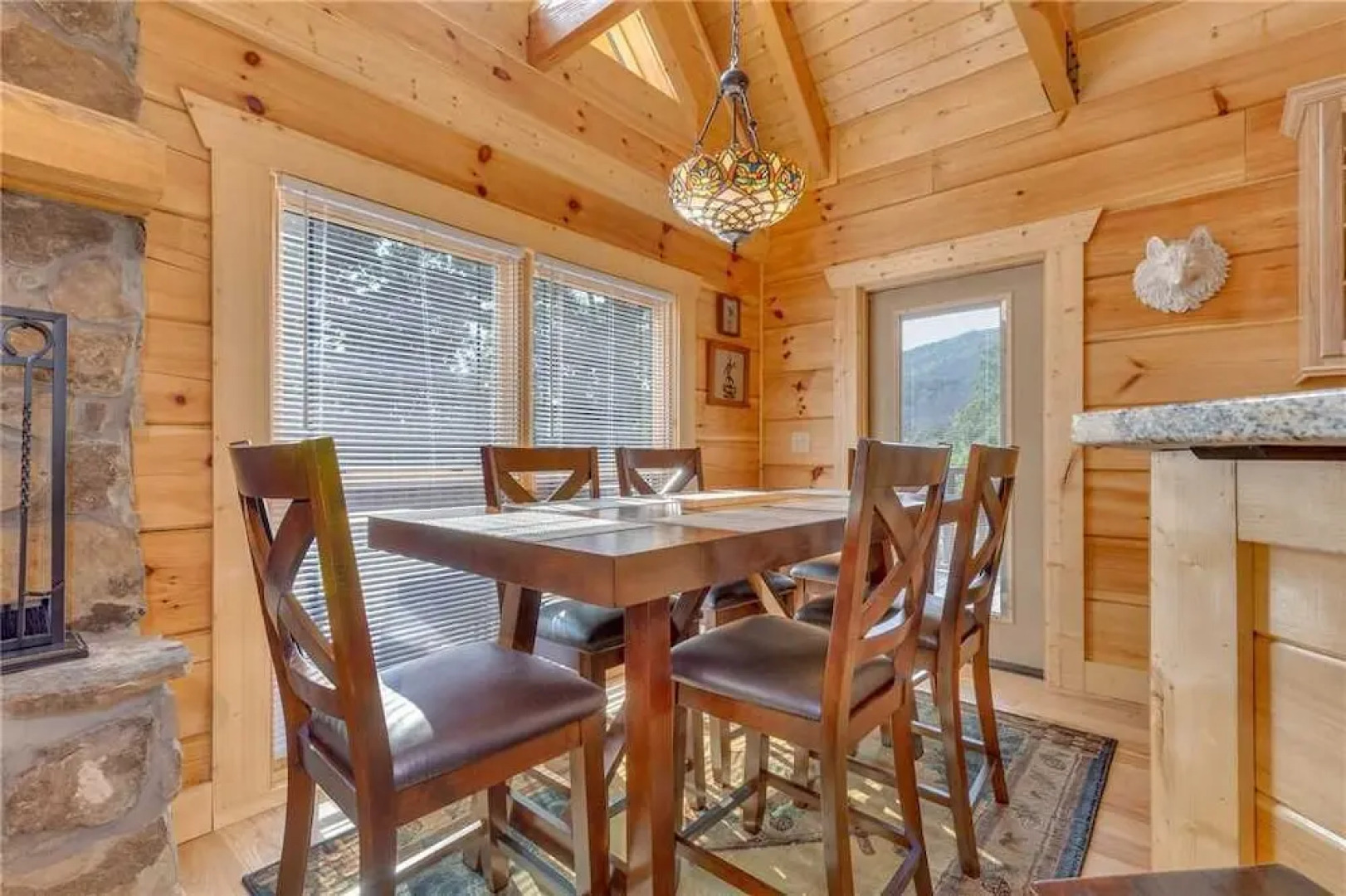 Lone Wolf Lodge - Three Bedroom Cabin