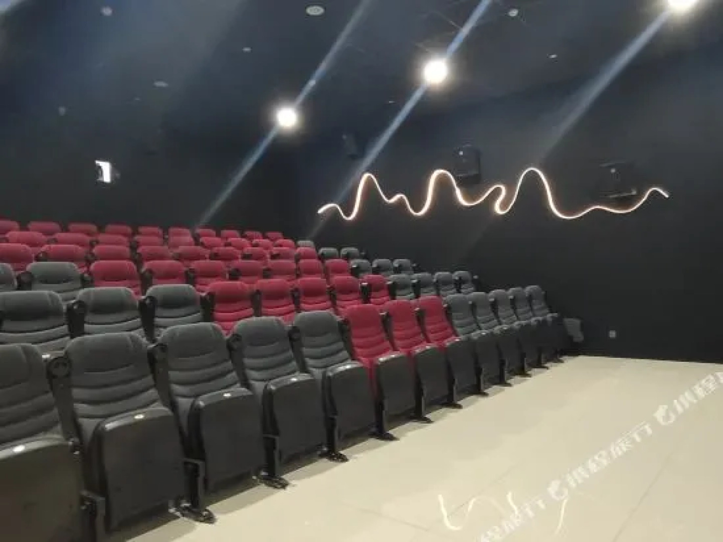 Vienna Hotel (Xining Airport Haidong High-speed Railway West Station)