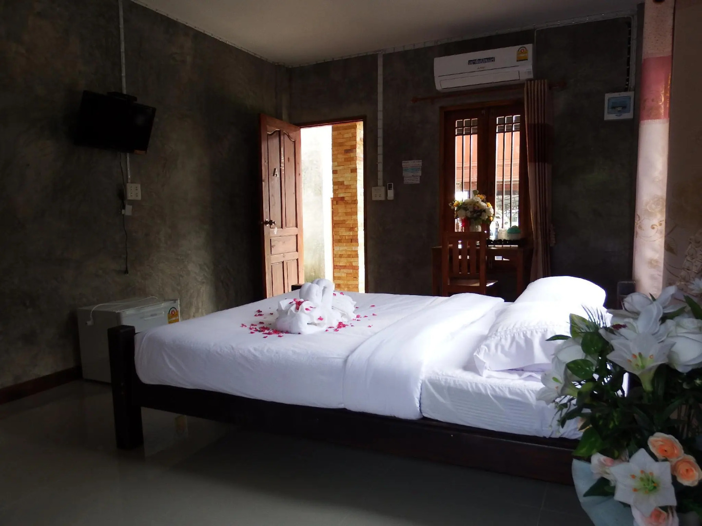 Pon-Pon & Nuan-La-Or