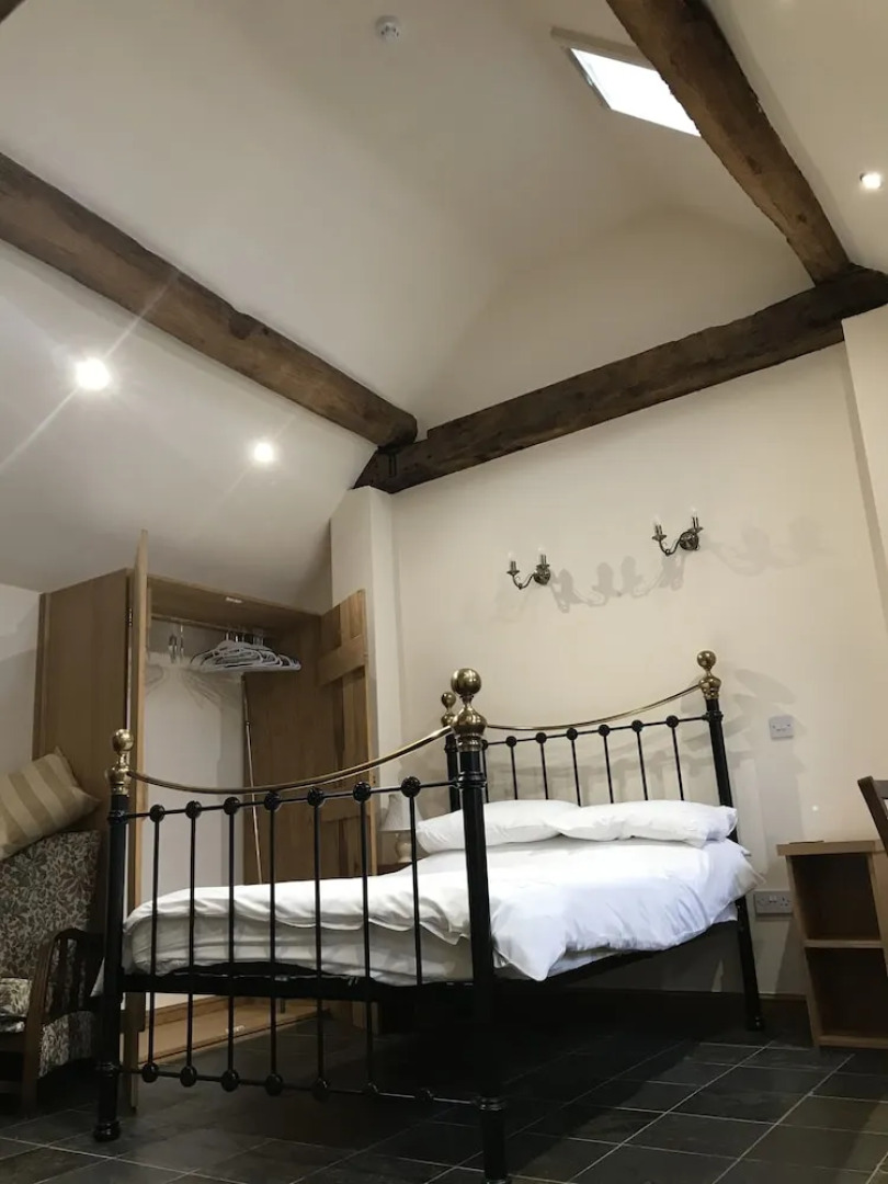 Nuneaton - Cottage - Sleeps 2 - Parking - Garden