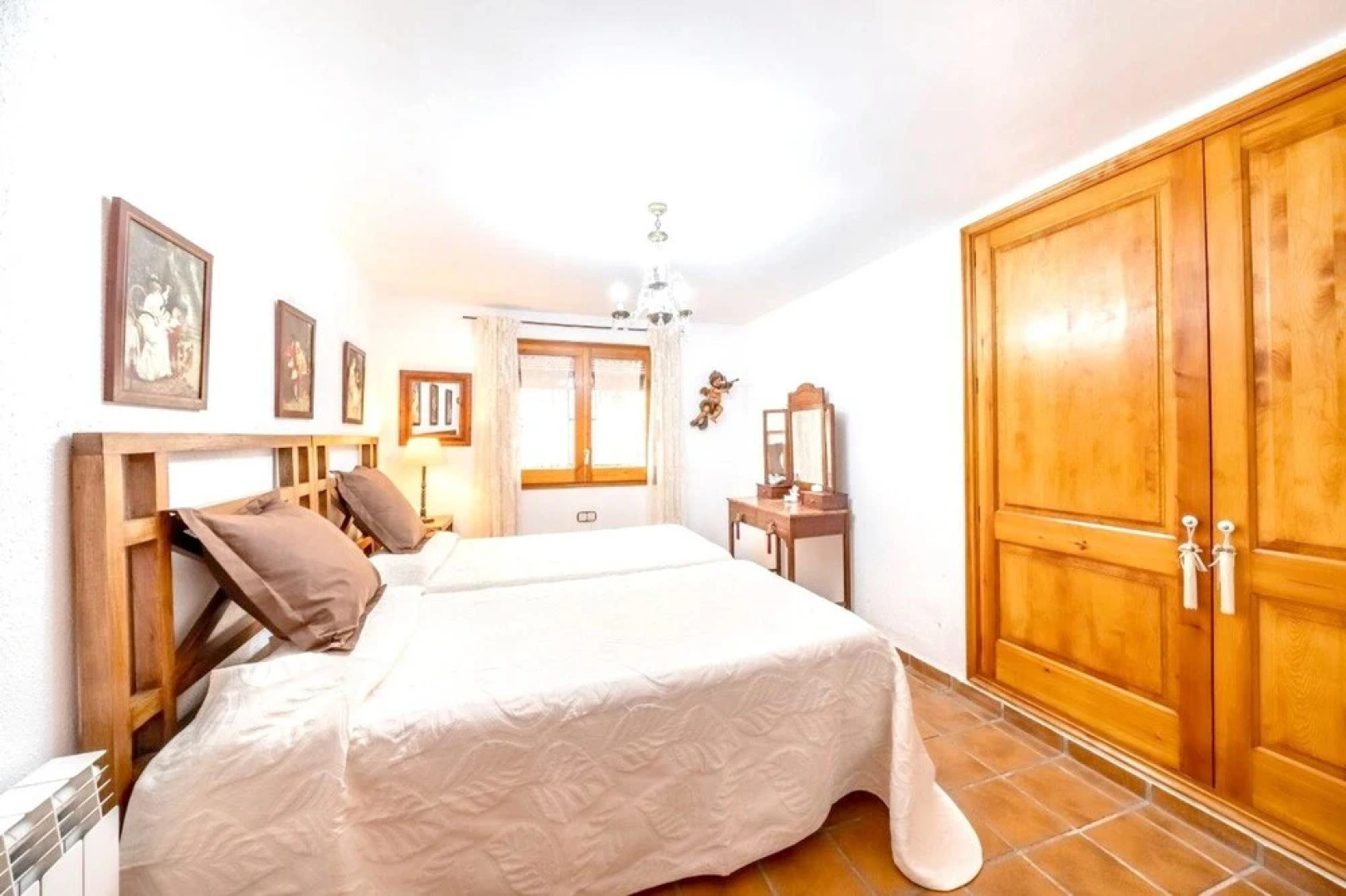 House With 5 Bedrooms in Argençola, With Wonderful Mountain View, Priv