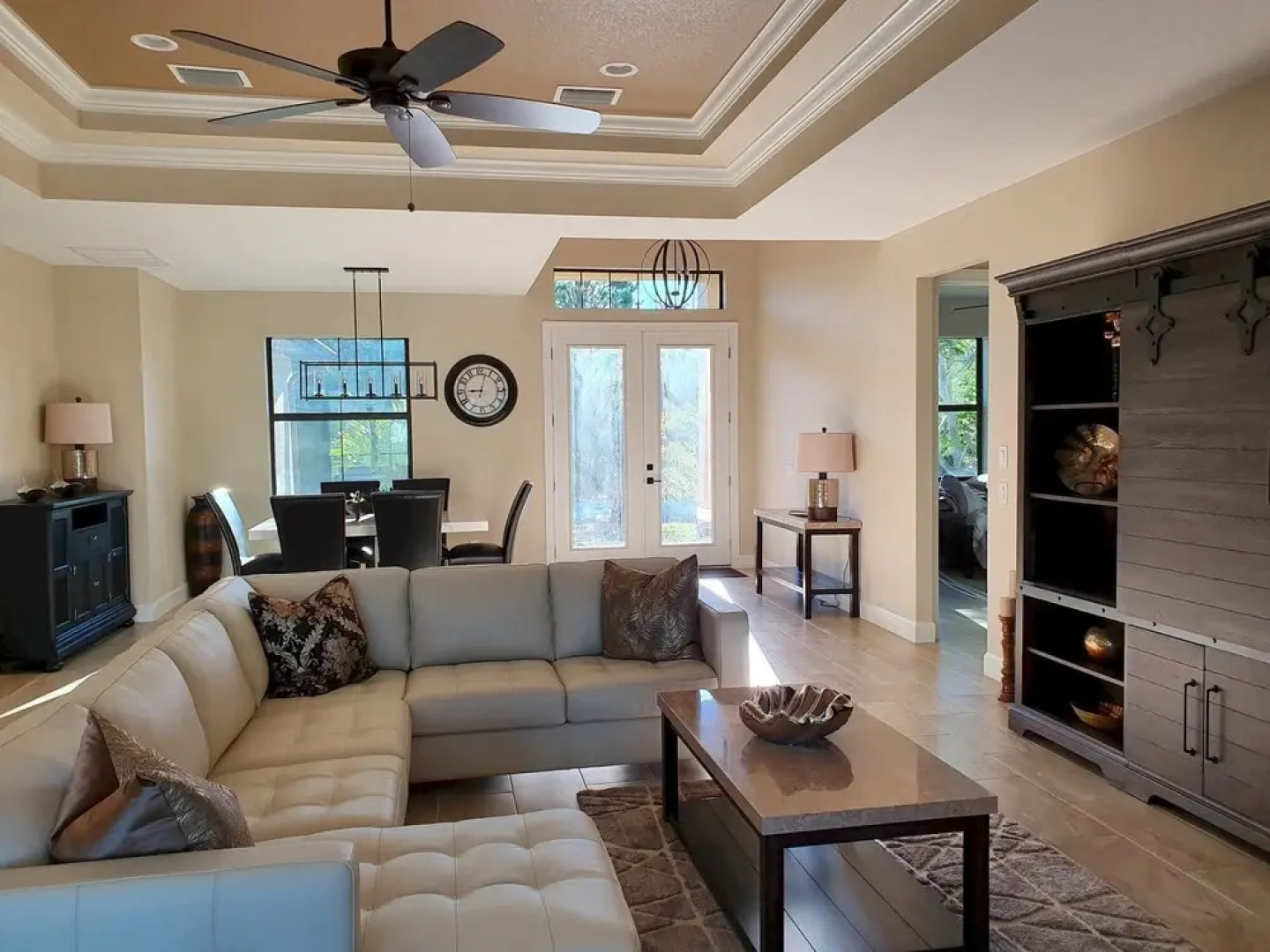 Stunning Brand NEW 3 bed Home Fabulous Pool Overlooking River