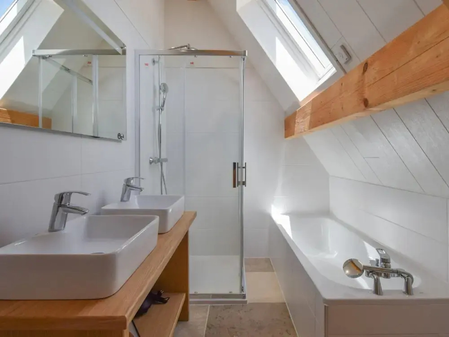 Hilltop Cottage With Pool