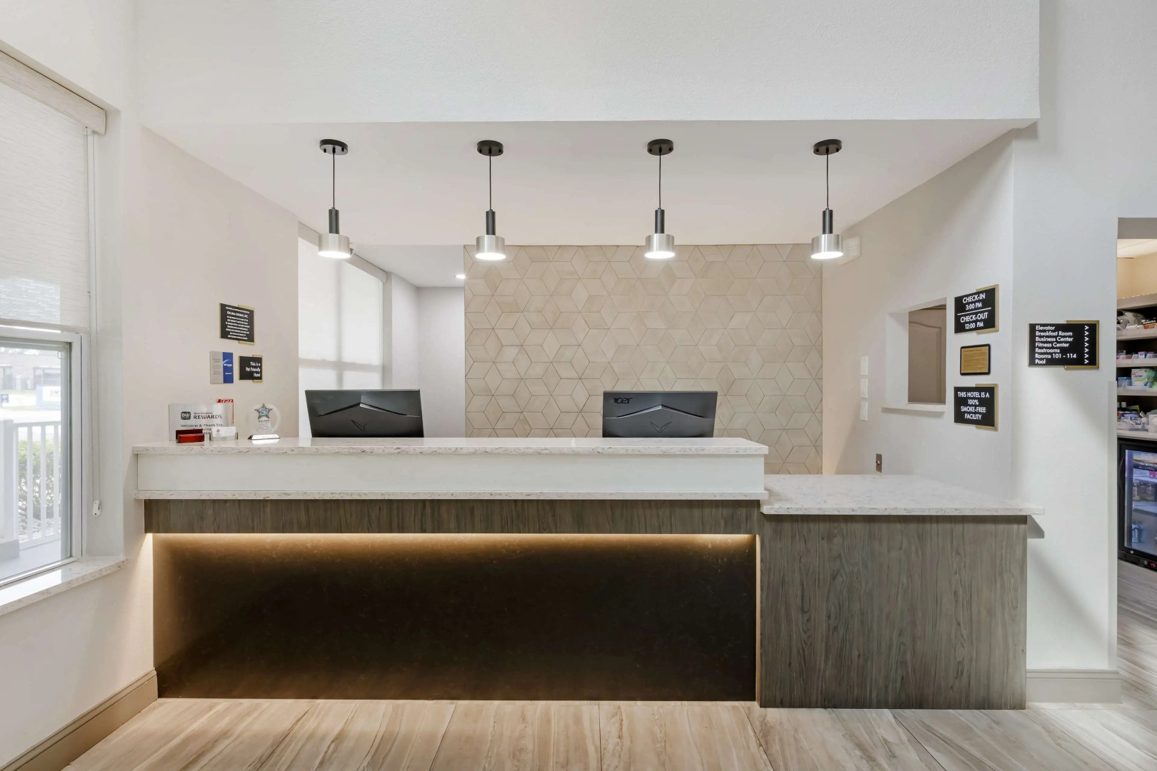 Best Western Plus First Coast Inn & Suites