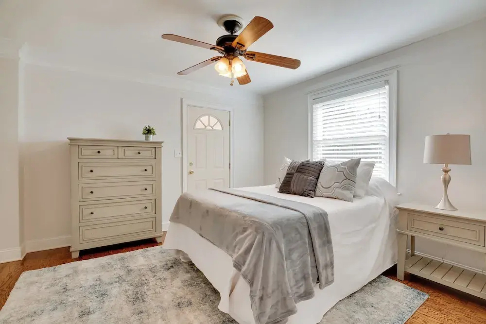 Contemporary Athens Home < 2 Miles to Uga!