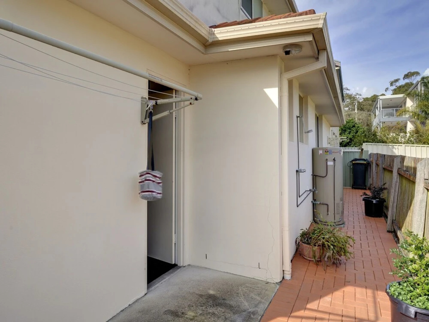 White Waves, 7B Achilles Street