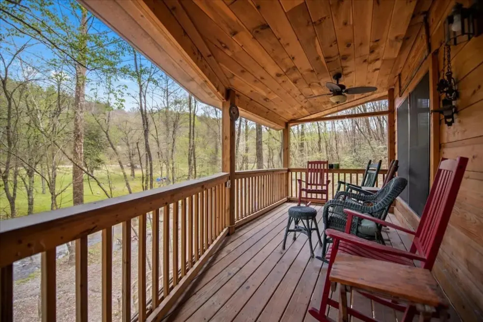 Bear Necessities-cozy Cabin Beside Briar Creek Fire pit Wifi and pet Friendly