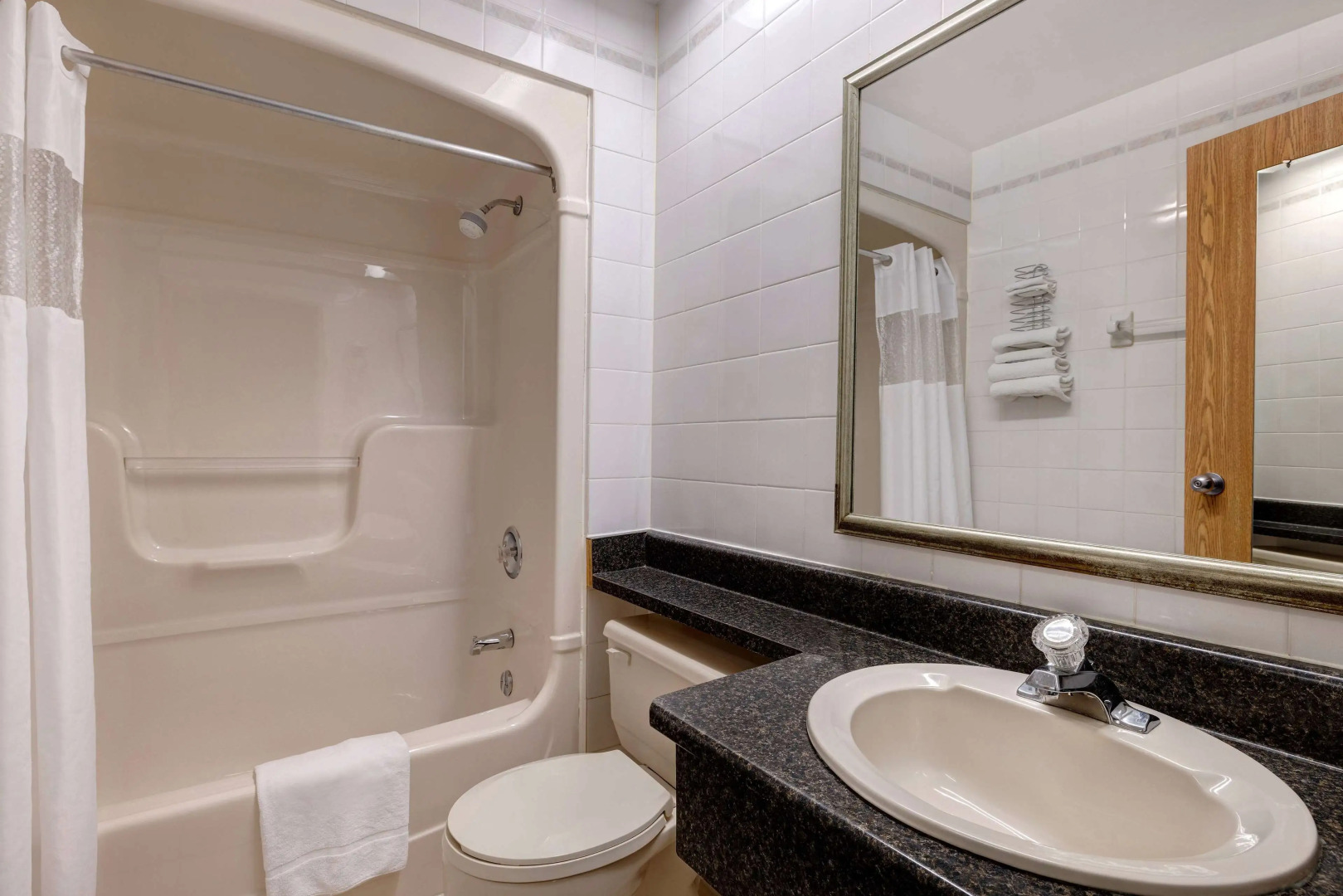 Days Inn by Wyndham Niagara Falls Near The Falls