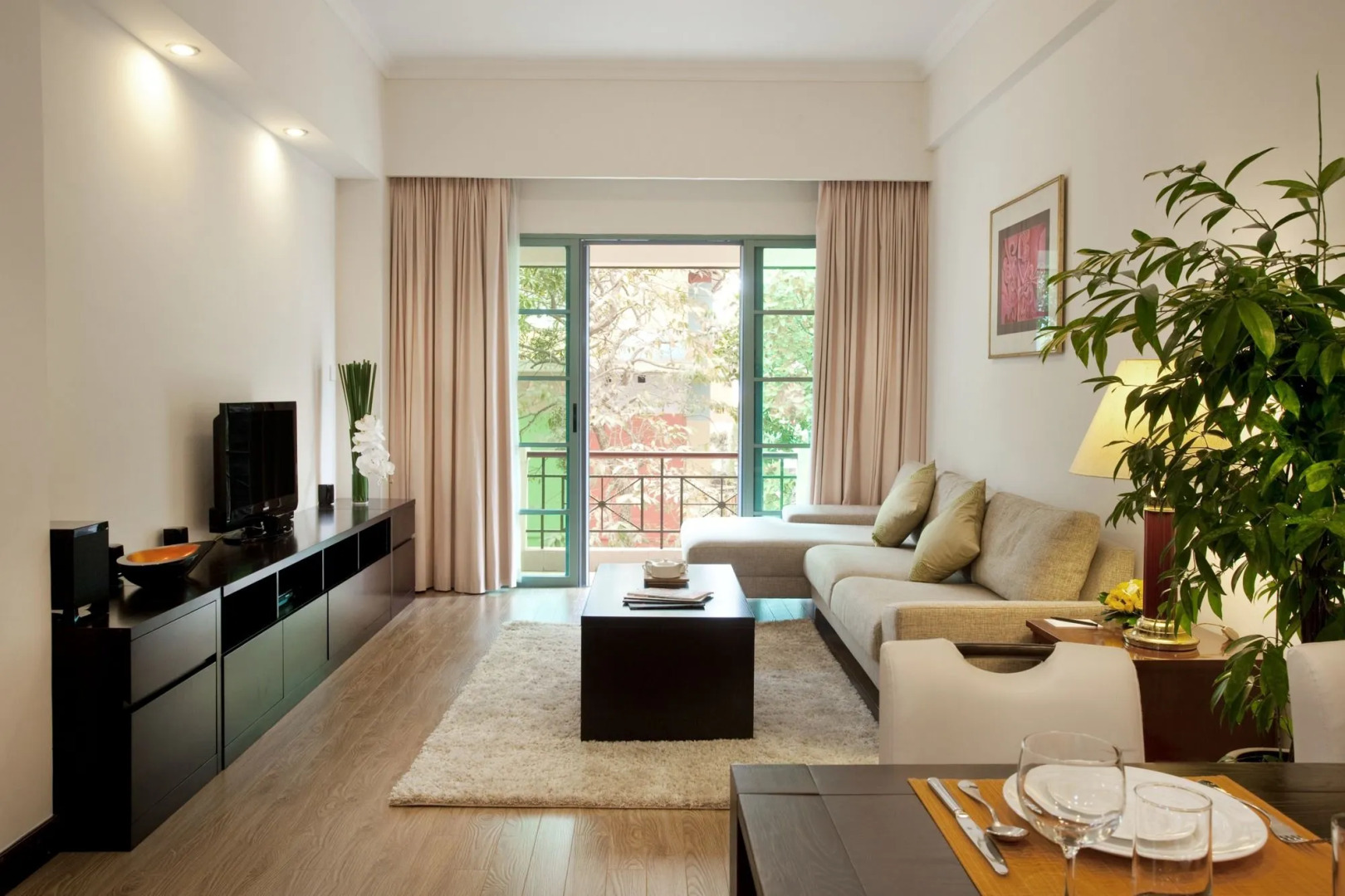 Diamond Westlake Suites