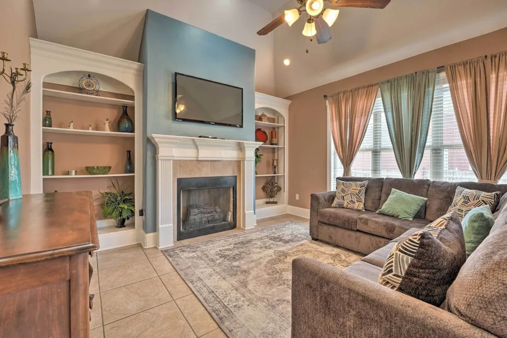 Cordova Home w/ Pool Table, 17 Mi to Memphis Zoo!