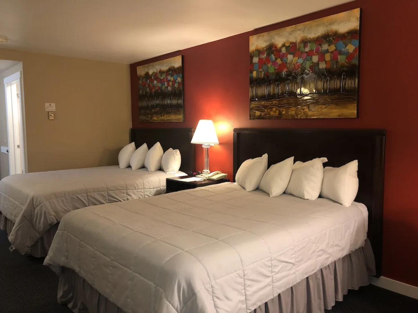 The Washburn Inn - On the Lake