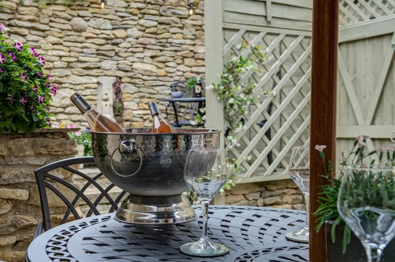 Chic Georgian town house in Cotswold town centre