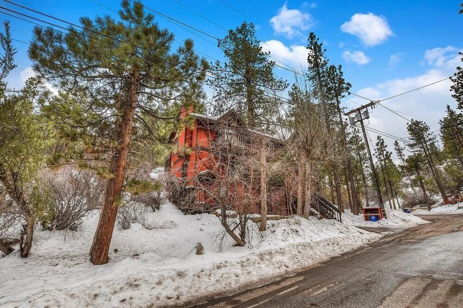 027 - Gold Mountain Getaway