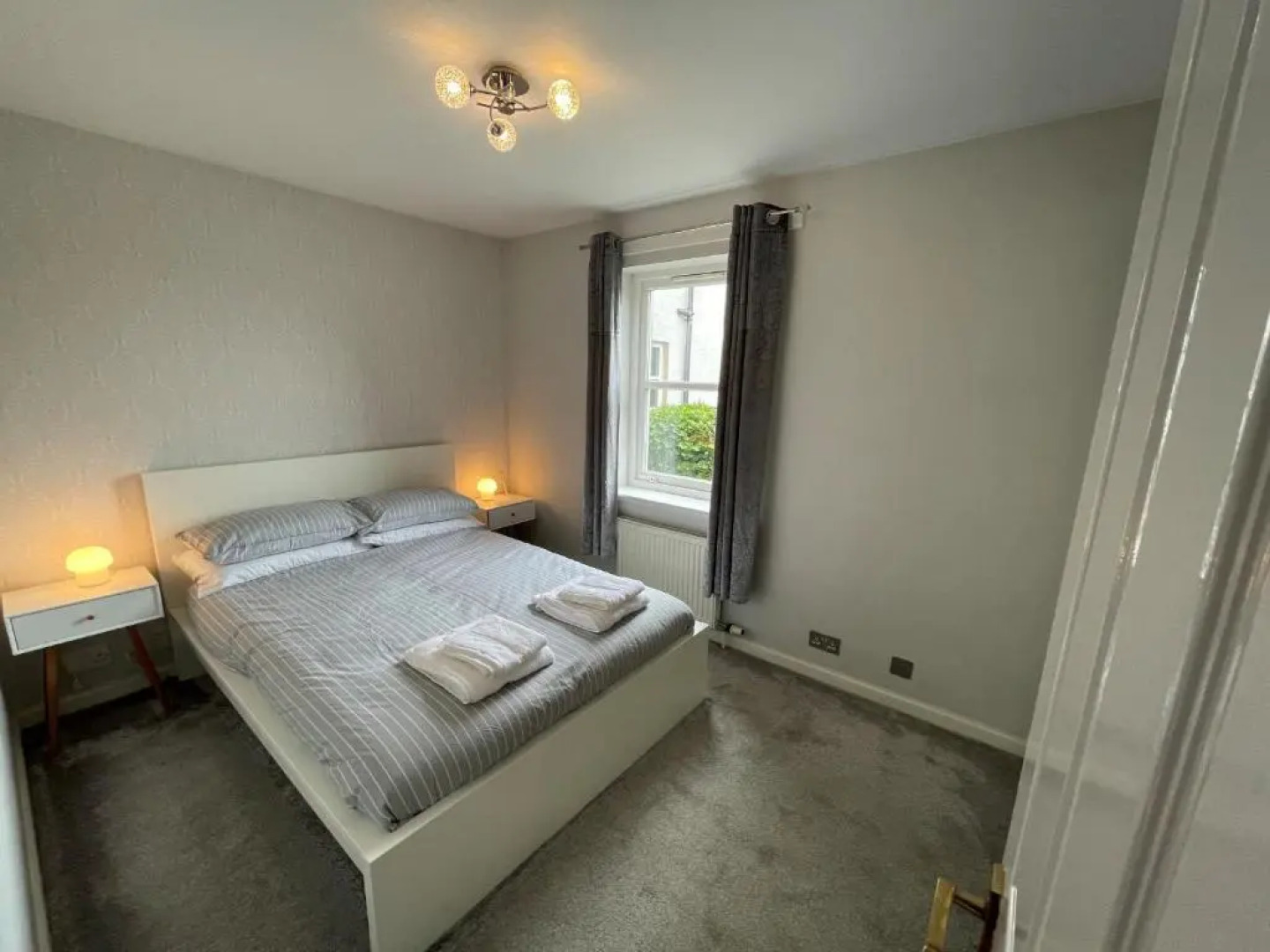 Beautiful 2-bed Apartment in Renfrew