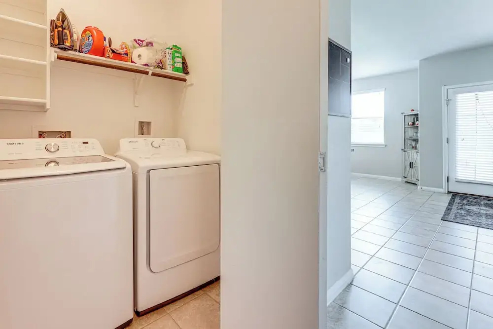 Family Home w/ Pool Access: 5 Mi to Downtown Buda!