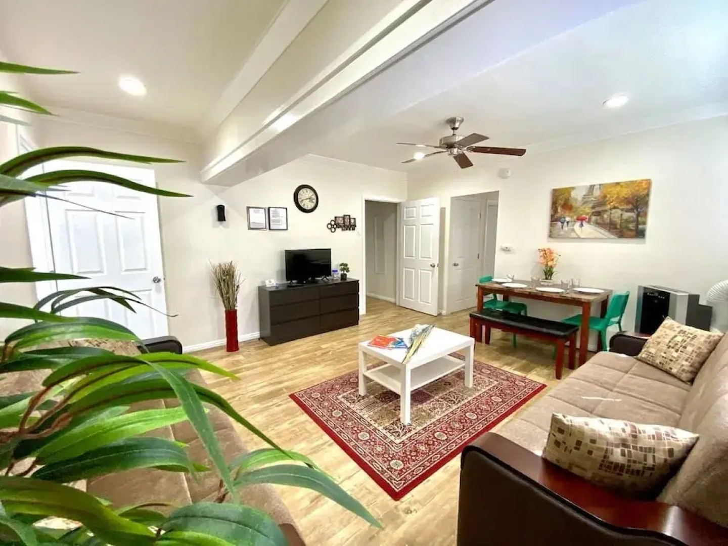 10 Min To The Beach! Perfect For A Family Or Friend Group. Self Check-in & Recently Renovated 2 Bedroom Apts by RedAwning