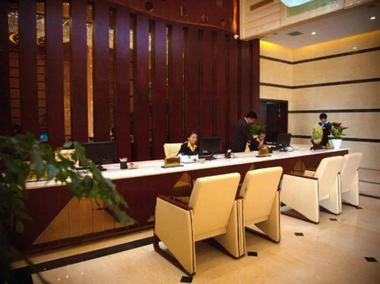 Golden Begonia Donggang Hotel Lincang