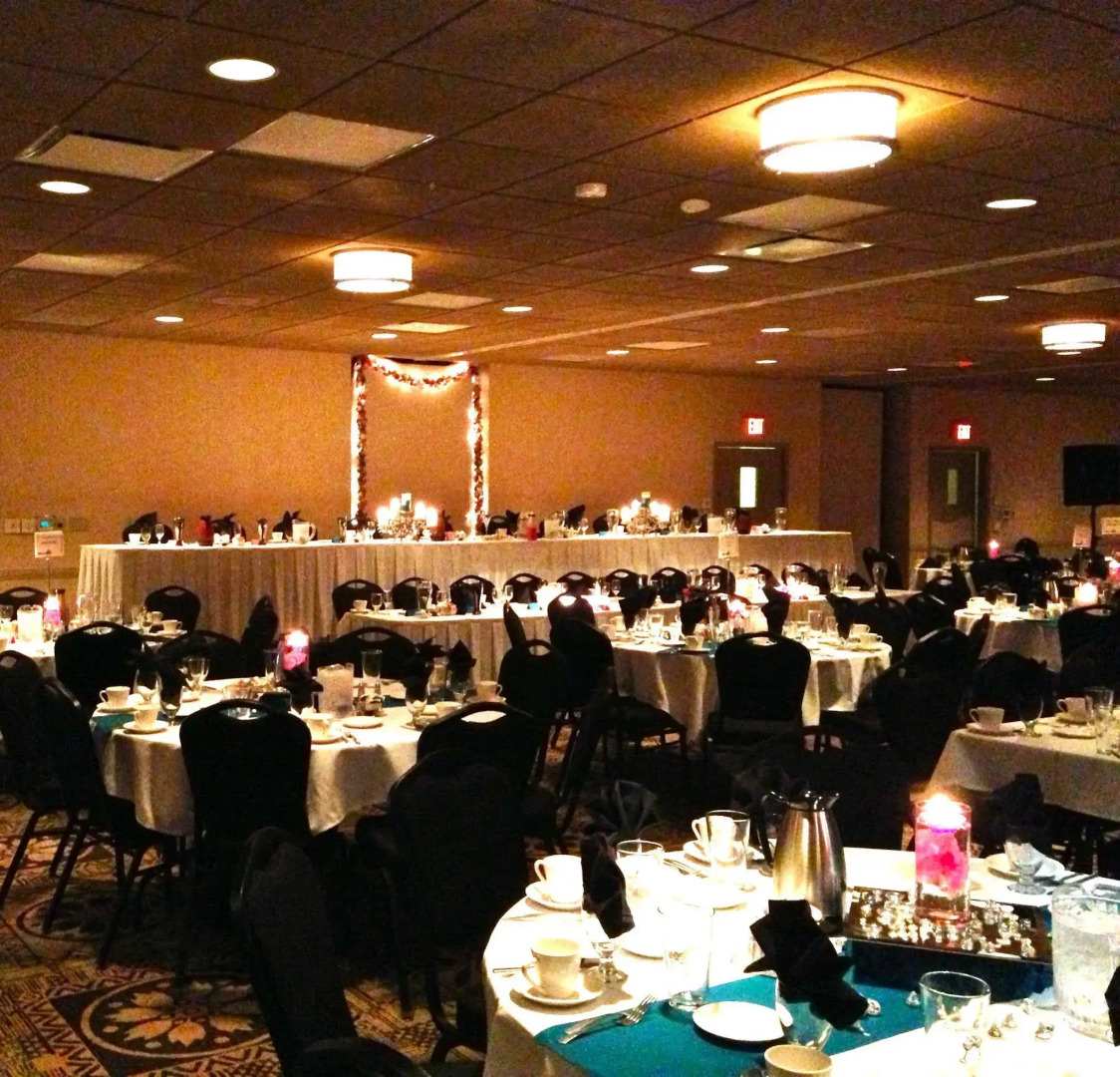 Norwood Inn & Suites La Crosse