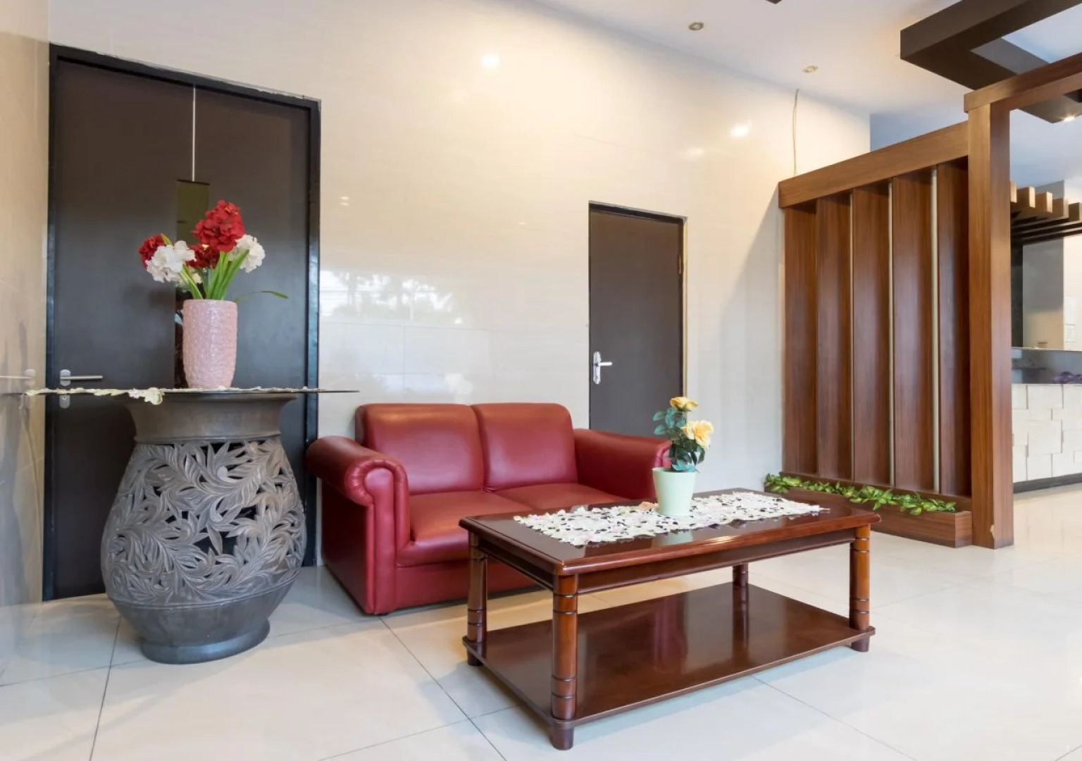 OYO 996 Hotel Transit