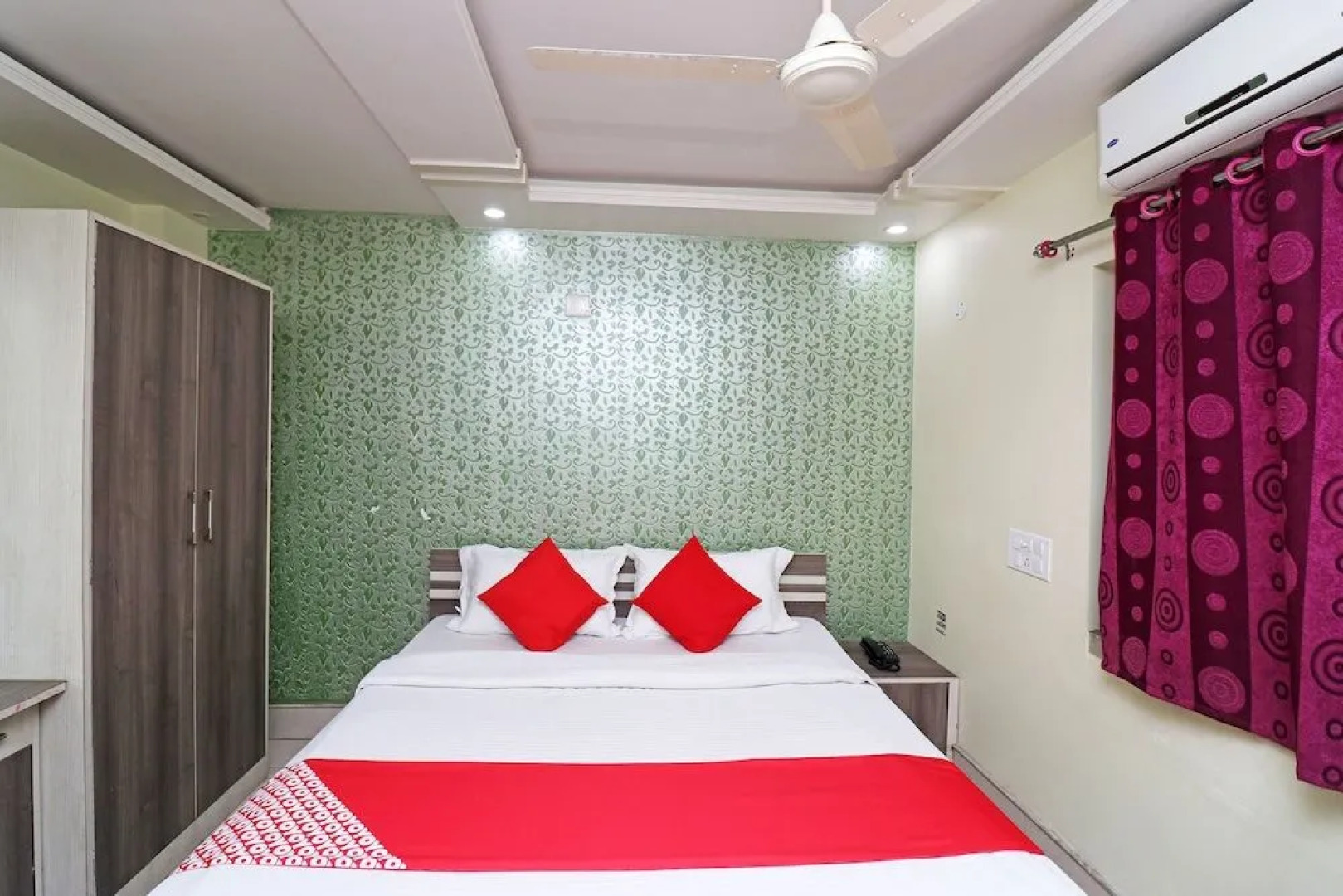 OYO 30163 Hotel Taj Palace