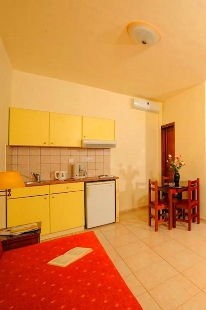 Maria Lambis Apartments