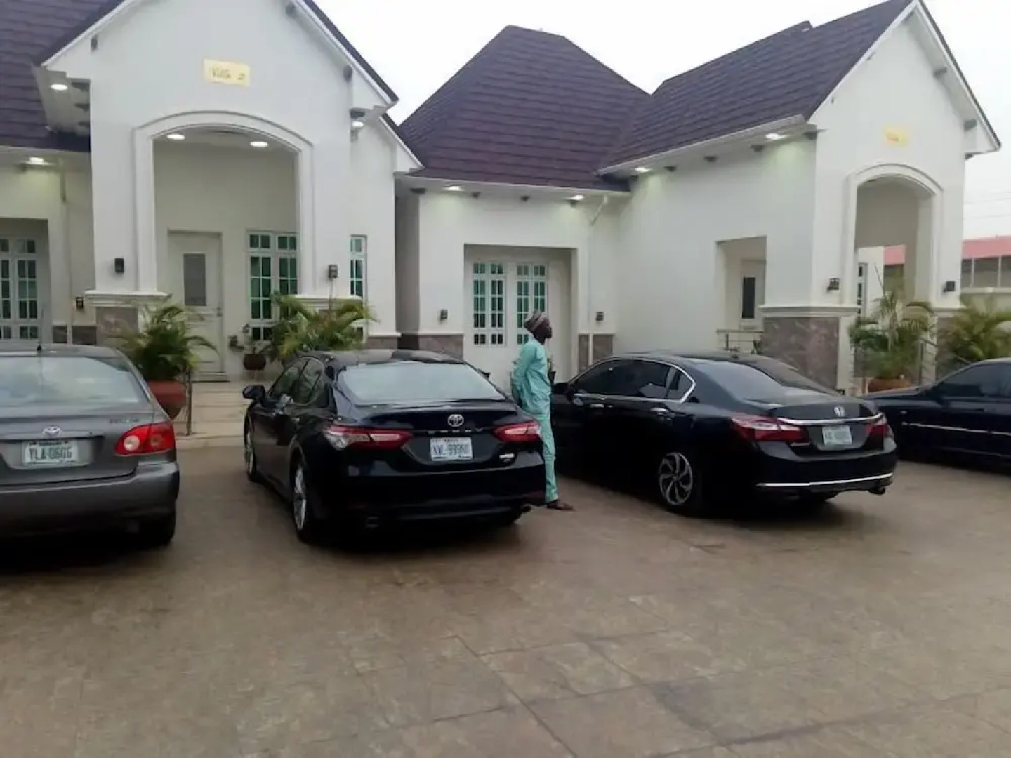 Castle De White House Hotel